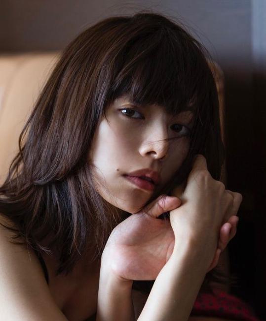 桜井ユキ、女優、髪の長い女性
